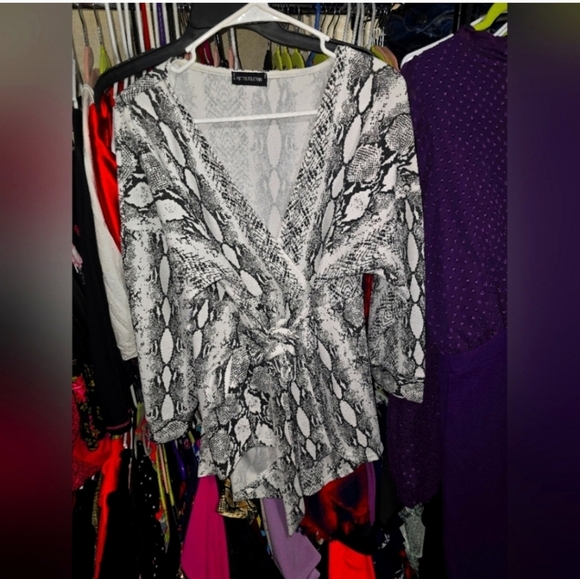 🍂🍁Prettylittlething 22 Snake Print Tie Waist Blouse - Picture 2 of 5